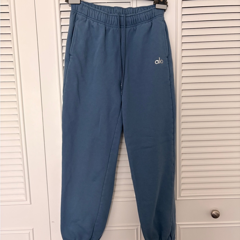 ALO Yoga Women’s Accolade Sweatpant in Bluestone
